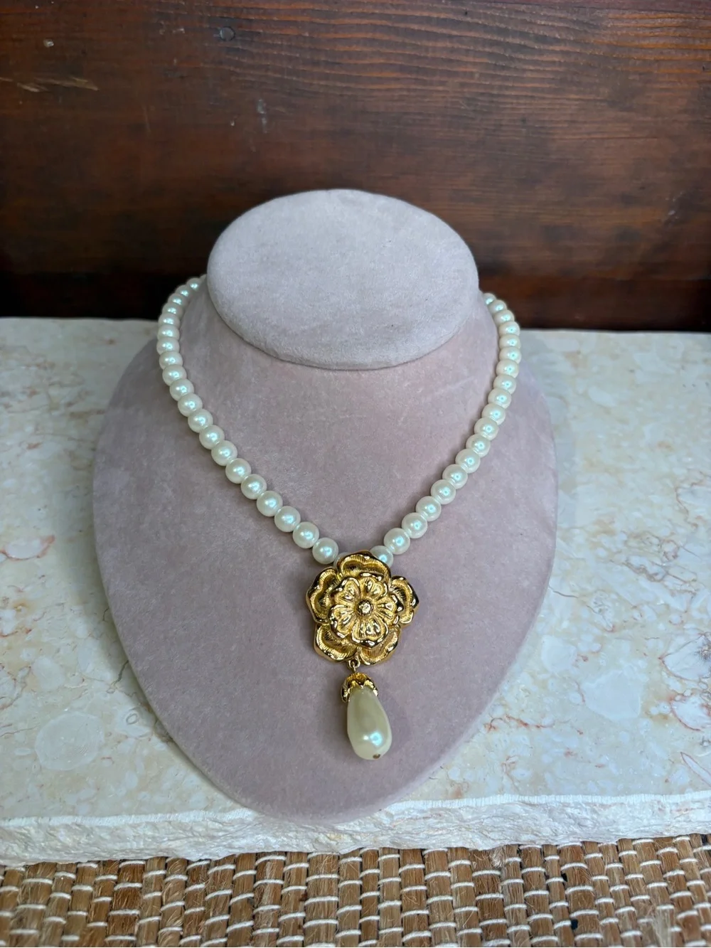 Vintage 1994 Avon Sommerset Collection Pearl Necklace Convertible Rose Clip